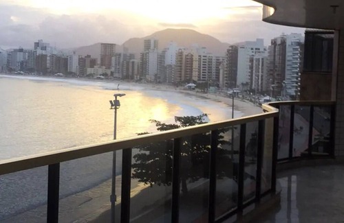 Southeast Region Apartment | Elegant Beachfront Apartment with 5 Suites in Guarapari