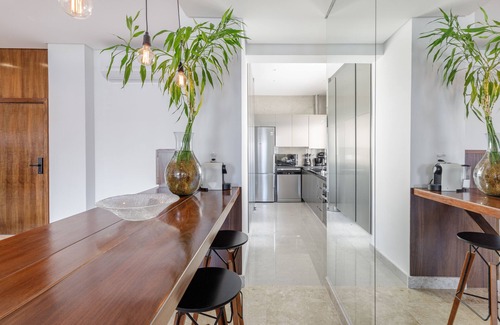 Copacabana Apartment | Oceanfront Apartment with Pool and Spa in Copacabana