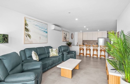 Batemans Bay Apartment | Elegant Apartment with Pool in Batemans Bay