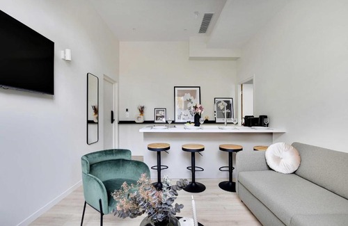 Quartier de Javel Apartment | Elegant Apartment Steps from the Eiffel Tower Champs de Mars