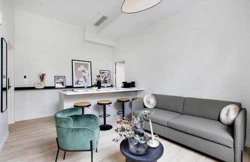 Quartier de Javel Apartment | Elegant Apartment Steps from the Eiffel Tower Champs de Mars