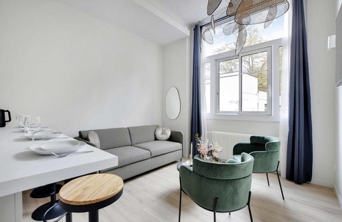 Quartier de Javel Apartment | Elegant Apartment Steps from the Eiffel Tower Champs de Mars