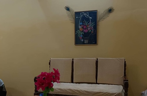 Varanasi Apartment | Luxurious apartment for comfortable accommodation of 4 to 6 people near temple.