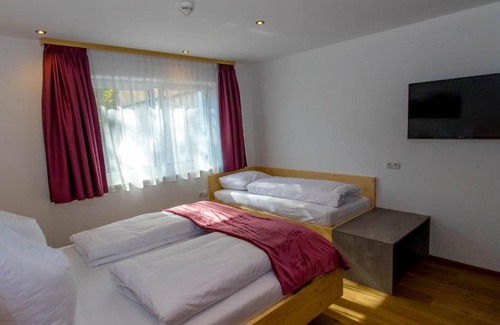 Fuegenberg Apartment | Elegant Apartment in F genberg with Sauna and Hot Tub