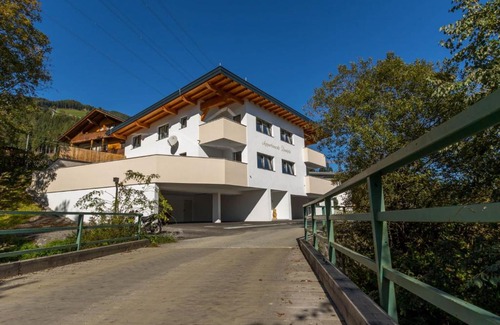 Fuegenberg Apartment | Elegant Apartment in F genberg with Sauna and Hot Tub
