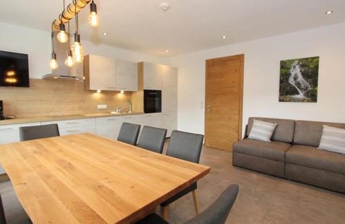 Fuegenberg Apartment | Elegant Apartment in F genberg with Sauna & Hot Tub