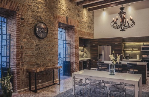 Puebla Historic Center Apartment | Historic Downtown Puebla Apartment with Spa & Breakfast
