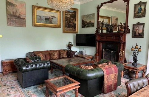 Ladock Apartment | Historic Mansion Apartment with Ocean View and Pet-Friendly