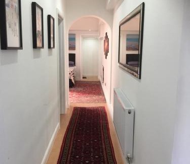 Abingdon Apartment | Elegant Apartment in Kensington & Chelsea - Family-Friendly Stay
