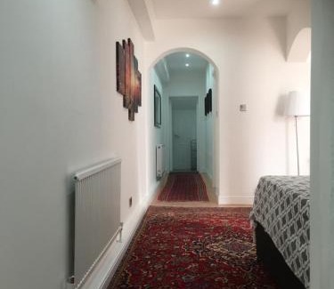 Abingdon Apartment | Elegant Apartment in Kensington & Chelsea - Family-Friendly Stay