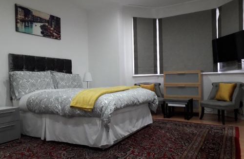 Abingdon Apartment | Elegant Apartment in Kensington & Chelsea - Family-Friendly Stay