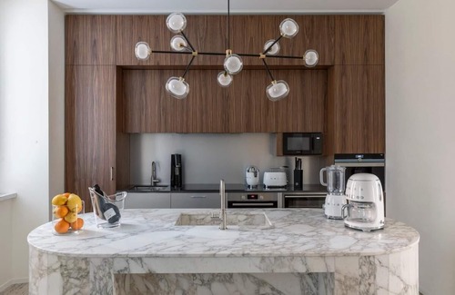 Repubblica Apartment | Elegant Apartment in Rome with Spa and Family Amenities