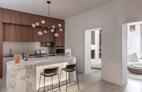 Repubblica Apartment | Elegant Apartment in Rome with Spa and Family Amenities