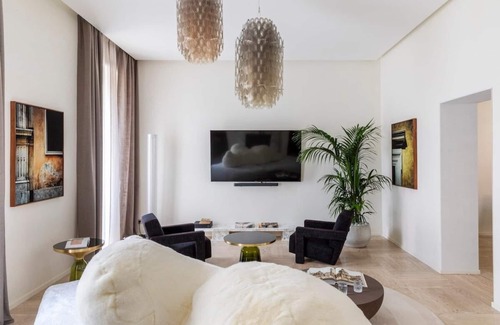 Repubblica Apartment | Elegant Apartment in Rome with Spa and Family Amenities