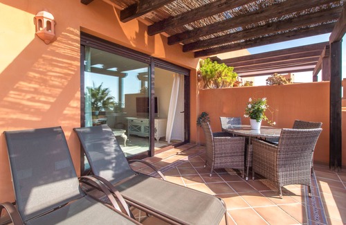 Buenas Noches Apartment | Beachfront Apartment with Ocean Views in Estepona