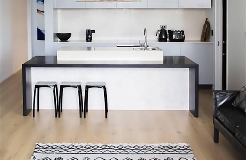 Ponsonby Apartment | Stylish Apartment Near CBD & Harbor - 10/10 Guest Rated