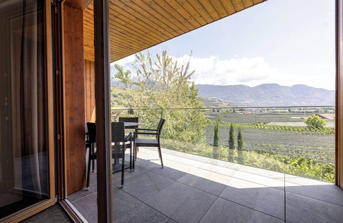Lagundo Apartment | Luxurious apartment on the sunny slopes of Merano. Pets allowed!