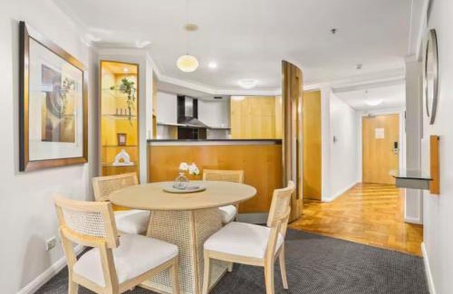 Sydney Central Business District Apartment | Elegant Apartment Steps from the Opera House with Pool