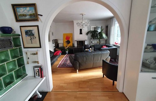 Poecking Apartment | Stylish Apartment with Balcony & Communal Garden Retreat