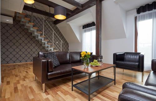 Kazimierz Apartment | Elegant Apartments in Cracow with Hot Tub & Dining
