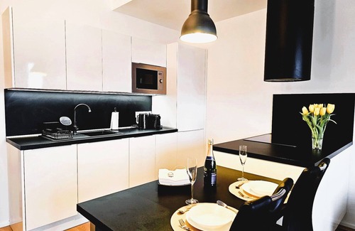 Smichov Apartment | Luxurious Apt, Easter Market, Walk to City Center!