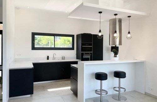 Belin-Beliet Villa | Luxurious Architect-Designed Villa with Pool
