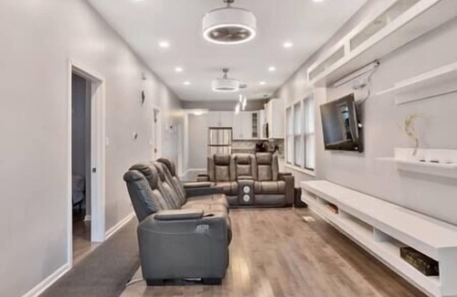 Avalon Park House | Elegant Avalon Manor with Kitchen Amenities for Your Stay