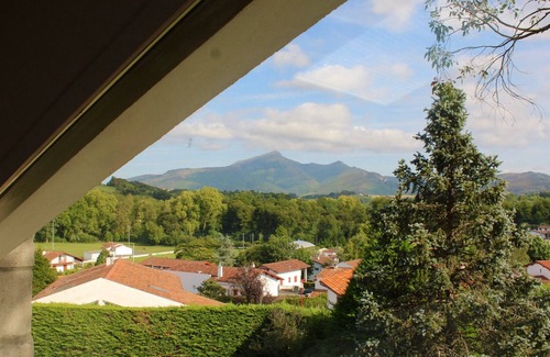 Behobie Villa | Luxurious Basque villa with Rhune views and large garden