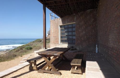 Still Bay Apartment | Beachfront Apartment with Ocean View - Guest Rated 9.1