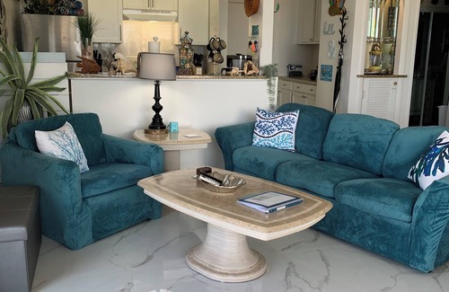 Discovery Bay Condo | Luxurious Beachfront Condo with Breath Taking Ocean, Beach and Garden Views.