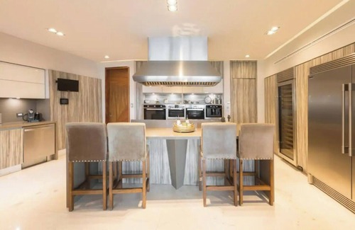 Zona Hotelera Villa | Beachfront Oasis in Cancun with Private Pool and Family Fun