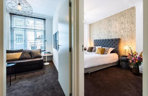 De Weteringschans Bed & Breakfast | Elegant Boutique Suite in the Heart of City Center