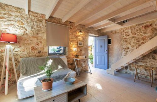 Ipsos Villa | Beachfront Bungalow in Ipsos with Ocean Views - Rated 9/10