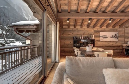 Les Praz-de-Chamonix Ski Chalet | Ideal Chalet for 12 with Kitchen and Child-Friendly Amenities