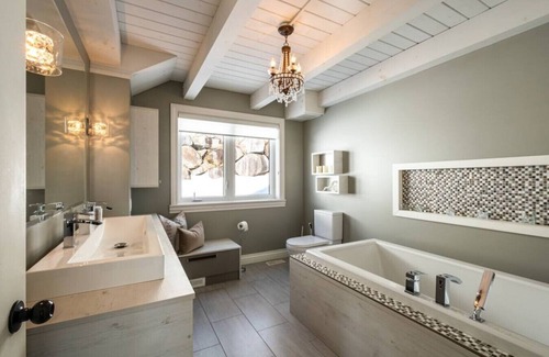 Saint-Faustin-Lac-Carre Ski Chalet | Idyllic Cottage Retreat near Mt-Tremblant with Spa & Lake Views