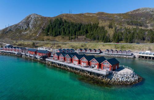 Vestvagøy House | Cozy Waterfront Cabin with Ocean Views and High Ratings