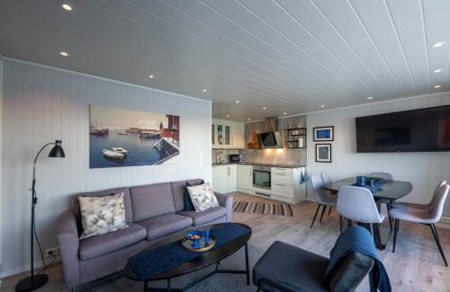 Vestvagøy House | Cozy Waterfront Cabin with Ocean Views and High Ratings