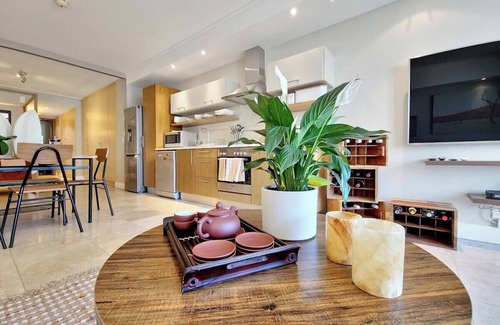 Victoria and Alfred Waterfront Apartment | Luxurious, Canal Apt w Pool+WIFI, V&A on Doorstep