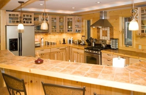 Gorham House | Serene Chalet Retreat in White Mountains with Spa & Hot Tub