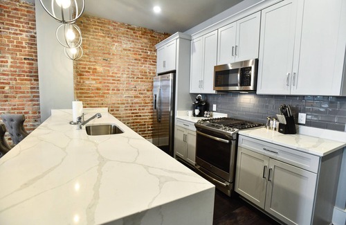Central Business District Hotel | Elegant Condo with Exposed Brick in New Orleans' CBD
