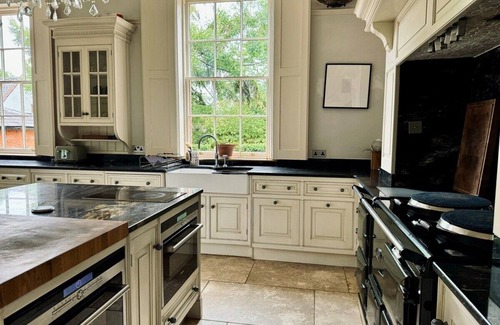 East Haddon House | Luxurious & Charming 4Bedroom House in Northamptonshire Sleeps8
