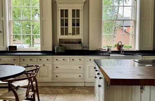 East Haddon House | Luxurious & Charming 4Bedroom House in Northamptonshire Sleeps8