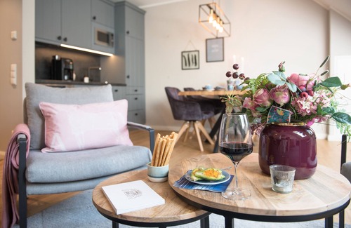 Friedeburg Apartment | Pet-Friendly Cirksena Vacation Apartment with Ocean Views