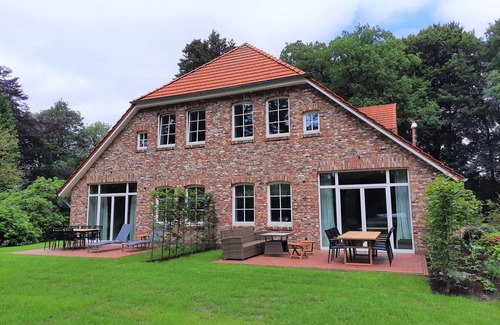 Friedeburg Apartment | Pet-Friendly Cirksena Vacation Apartment with Ocean Views