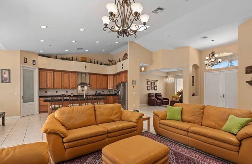 Fountain Hills House | Luxurious, comfortable & spacious house on single floor - central location
