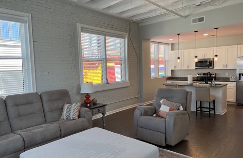 Anderson Condo | Top-Rated Downtown Anderson Condo with Breakfast & Kitchen