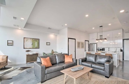 Iowa City Condo | Stylish Condo with Lake View in Downtown Iowa City