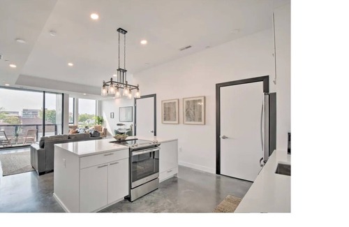 Iowa City Condo | Stylish Condo with Lake View in Downtown Iowa City