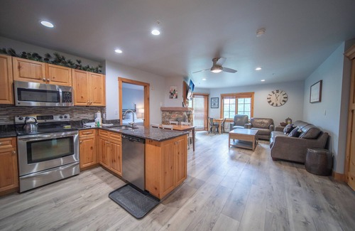 River Run Condo | Scenic Balcony Retreat at Large River Run Condo with Spa