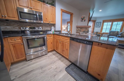 River Run Condo | Scenic Balcony Retreat at Large River Run Condo with Spa